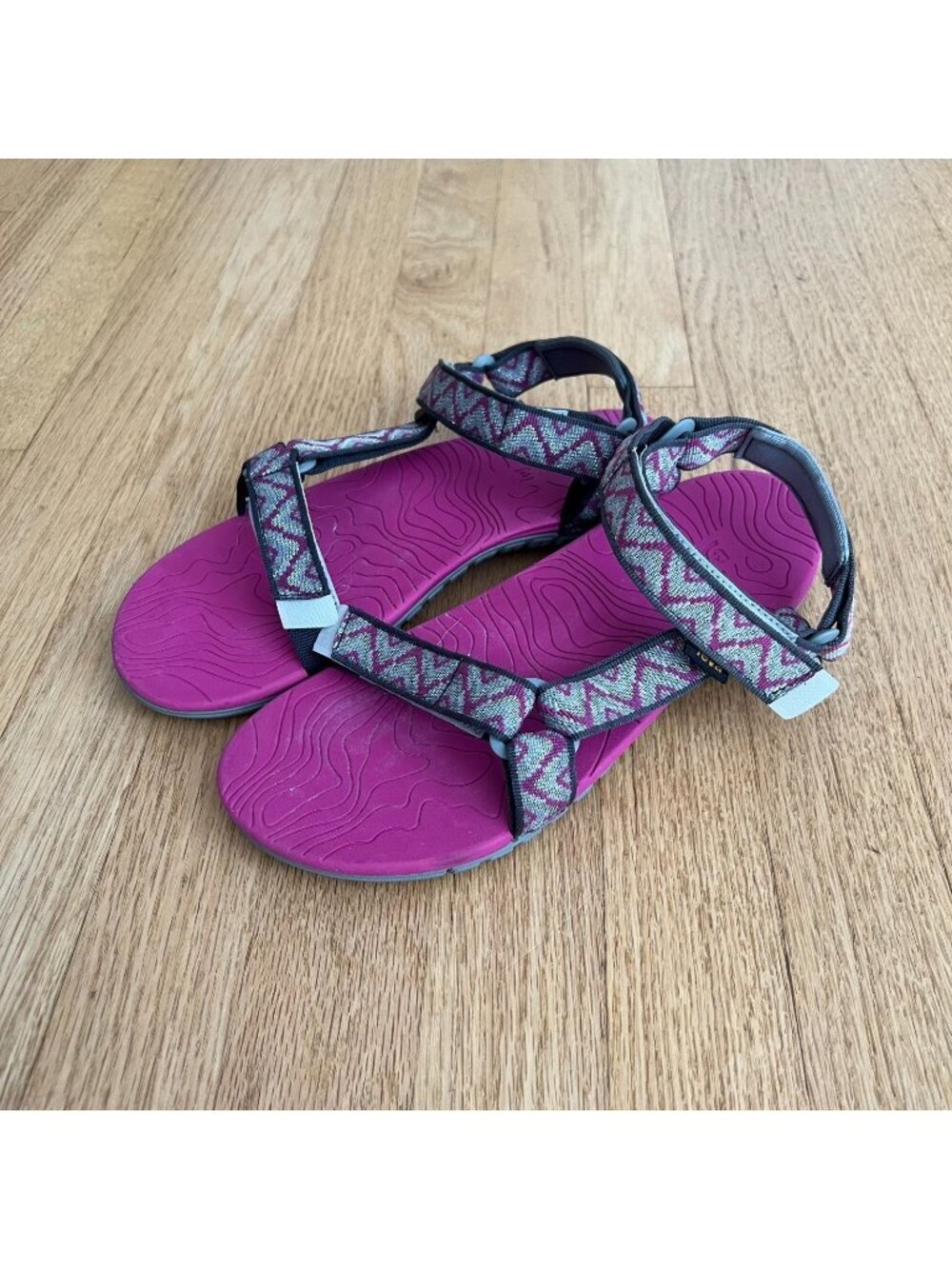 Teva Hurricane Pink Print Hiking Outdoor Sandals Youth Size 7/W 9/Eu 40